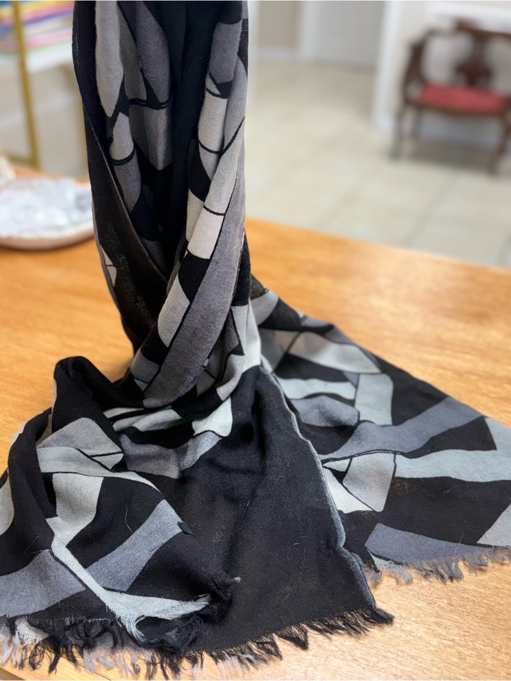 Black & Gray Geometric Women's Wrap Scarf